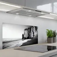 KitchenYeah Spatscherm 80x40 cm - Zelfklevende achterwand Strand - Klif - Golven - Voetstappen - Keuken muurbeschermer - Spatwand fornuis