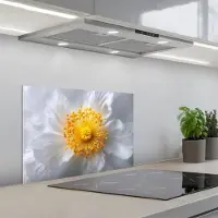 KitchenYeah Spatscherm 60x40 cm - Zelfklevende achterwand Wit - Bloem - Elegant - Keuken muurbeschermer - Spatwand fornuis