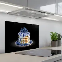 KitchenYeah Spatscherm 70x55 cm - Zelfklevende achterwand Pannenkoeken - Blauwe Bessen - Bord - Keuken muurbeschermer - Spatwand fornuis