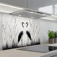 KitchenYeah Spatscherm 80x55 cm - Zelfklevende achterwand Kraanvogels - Gras - Hartvorm - Zwart - Keuken muurbeschermer - Spatwand fornuis