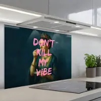 KitchenYeah Spatscherm 90x60 cm - Zelfklevende achterwand Vrouw - Portret - Kroon - Keuken muurbeschermer - Spatwand fornuis