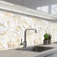 KitchenYeah Keuken achterwand 250x60 cm - Spatscherm zelfklevend Marmer - Wit - Expressief - Goudaccenten - Muurbeschermer - Spatwand fornuis