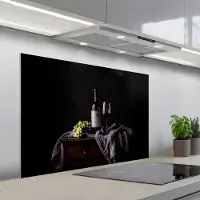 KitchenYeah Spatscherm 100x65 cm - Zelfklevende achterwand Druiven - Wijn - Rood - Tafel - Keuken muurbeschermer - Spatwand fornuis