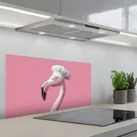 KitchenYeah Spatscherm 90x45 cm - Zelfklevende achterwand Flamingo - Roze - Koksmuts - Vogel - Keuken muurbeschermer - Spatwand fornuis