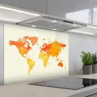 KitchenYeah Spatscherm 90x60 cm - Zelfklevende achterwand Wereldkaart - Oranje - Kleurrijk - Keuken muurbeschermer - Spatwand fornuis