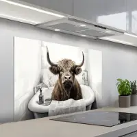 KitchenYeah Spatscherm 100x65 cm - Zelfklevende achterwand Schotse hooglander - Badkuip - Badkamer - Krant - Keuken muurbeschermer - Spatwand fornuis