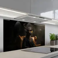 KitchenYeah Spatscherm 120x60 cm - Zelfklevende achterwand Hert - Zonnebril - Zwart - Pak - Keuken muurbeschermer - Spatwand fornuis