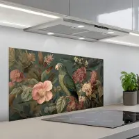 KitchenYeah Spatscherm 100x50 cm - Zelfklevende achterwand Groene papegaai - Kleurrijke bloemen - Donkere achtergrond - Keuken muurbeschermer - Spatwand fornuis