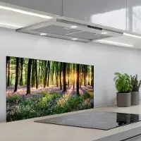 KitchenYeah Spatscherm 90x45 cm - Zelfklevende achterwand Bos - Bloemen - Lavendel - Zon - Paars - Natuur - Keuken muurbeschermer - Spatwand fornuis