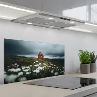 KitchenYeah Spatscherm 80x40 cm - Zelfklevende achterwand Heuvel - Huisje - Bloemen - Wit - Keuken muurbeschermer - Spatwand fornuis