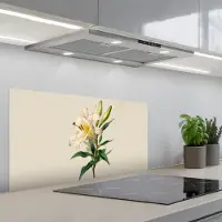 KitchenYeah Spatscherm 90x45 cm - Zelfklevende achterwand Lelie - Elegant - Botanisch - Beige - Keuken muurbeschermer - Spatwand fornuis