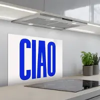 KitchenYeah Spatscherm 70x55 cm - Zelfklevende achterwand Ciao - Hoofdletters - Blauw - Minimalistisch - Keuken muurbeschermer - Spatwand fornuis