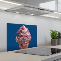 KitchenYeah Spatscherm 60x45 cm - Zelfklevende achterwand Ijsje - Hoorntje - Steentjes - Blauw - Keuken muurbeschermer - Spatwand fornuis
