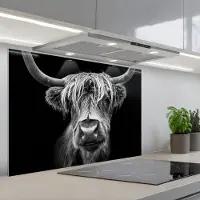 KitchenYeah Spatscherm 90x60 cm - Zelfklevende achterwand Schotse Hooglander - Horens - Zwart - Wit - Koe - Wild - Dieren - Keuken muurbeschermer - Spatwand fornuis