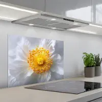 KitchenYeah Spatscherm 70x50 cm - Zelfklevende achterwand Wit - Bloem - Elegant - Keuken muurbeschermer - Spatwand fornuis