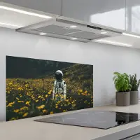 KitchenYeah Spatscherm 90x45 cm - Zelfklevende achterwand Astronaut - Bloemen - Veld - Geel - Keuken muurbeschermer - Spatwand fornuis