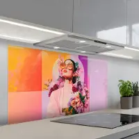 KitchenYeah Spatscherm 120x60 cm - Zelfklevende achterwand Portret - Vrouw - Abstract - Bloemen - Keuken muurbeschermer - Spatwand fornuis