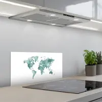 KitchenYeah Spatscherm 60x30 cm - Zelfklevende achterwand Wereldkaart - Grijsgroen - Kalm - Keuken muurbeschermer - Spatwand fornuis