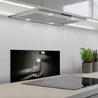 KitchenYeah Spatscherm 70x30 cm - Zelfklevende achterwand Champagnefles - Glas - Minimalistisch - Spetters - Keuken muurbeschermer - Spatwand fornuis