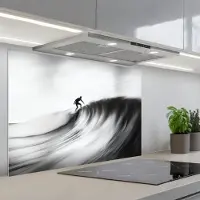 KitchenYeah Spatscherm 80x55 cm - Zelfklevende achterwand Surfer - Golf - Vervaagd - Zwart - Keuken muurbeschermer - Spatwand fornuis