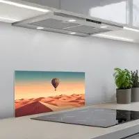 KitchenYeah Spatscherm 70x30 cm - Zelfklevende achterwand Luchtballon - Woestijn - Zonsondergang - Blauw - Keuken muurbeschermer - Spatwand fornuis