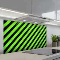 KitchenYeah Spatscherm 120x60 cm - Zelfklevende achterwand Gaming - Strepen - Schuin - Groen - Keuken muurbeschermer - Spatwand fornuis
