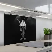 KitchenYeah Spatscherm 80x60 cm - Zelfklevende achterwand Ijscoupe - Kers - Krijtstijl - Slagroom - Keuken muurbeschermer - Spatwand fornuis