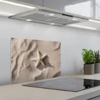 KitchenYeah Spatscherm 60x45 cm - Zelfklevende achterwand Strand - Zeester - Zand - Beige - Keuken muurbeschermer - Spatwand fornuis