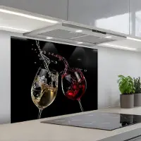 KitchenYeah Spatscherm 90x70 cm - Zelfklevende achterwand Rode Wijn - Witte Wijn - Glas - Zwart - Keuken muurbeschermer - Spatwand fornuis
