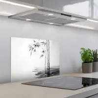 KitchenYeah Spatscherm 60x45 cm - Zelfklevende achterwand Bamboestammen - Water - Minimalistisch - Wit - Keuken muurbeschermer - Spatwand fornuis