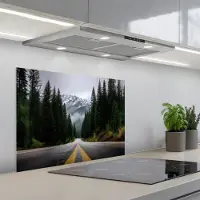 KitchenYeah Spatscherm 70x55 cm - Zelfklevende achterwand Sparrenbos - Weg - Bergen - Sneeuw - Keuken muurbeschermer - Spatwand fornuis