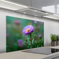 KitchenYeah Spatscherm 100x65 cm - Zelfklevende achterwand Aster - Paars - Bloem - Blaadjes - Keuken muurbeschermer - Spatwand fornuis