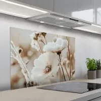 KitchenYeah Spatscherm 100x65 cm - Zelfklevende achterwand Bloemen - Winter - Wit - Sneeuw - Beige - Keuken muurbeschermer - Spatwand fornuis