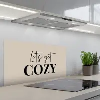 KitchenYeah Spatscherm 90x45 cm - Zelfklevende achterwand Beige - Winter - Quote - Cozy - Keuken muurbeschermer - Spatwand fornuis