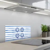 KitchenYeah Spatscherm 70x30 cm - Zelfklevende achterwand Vier schelpen - Blauw - Wit - Strepen - Keuken muurbeschermer - Spatwand fornuis
