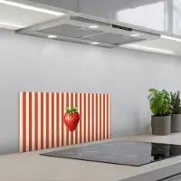 KitchenYeah Spatscherm 70x30 cm - Zelfklevende achterwand Aardbei - Strepen - Rood - Keuken muurbeschermer - Spatwand fornuis
