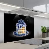 KitchenYeah Spatscherm 80x60 cm - Zelfklevende achterwand Pannenkoeken - Blauwe Bessen - Bord - Keuken muurbeschermer - Spatwand fornuis
