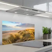 KitchenYeah Spatscherm 80x40 cm - Zelfklevende achterwand Gras - Duinen - Strand - Zomer - Keuken muurbeschermer - Spatwand fornuis