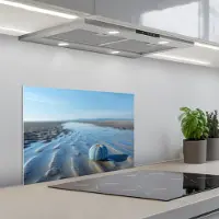KitchenYeah Spatscherm 60x40 cm - Zelfklevende achterwand Strand - Schild - Water - Blauw - Keuken muurbeschermer - Spatwand fornuis