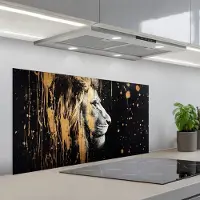 KitchenYeah Spatscherm 100x50 cm - Zelfklevende achterwand Portret - Leeuw - Abstract - Goud - Keuken muurbeschermer - Spatwand fornuis