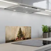 KitchenYeah Spatscherm 60x30 cm - Zelfklevende achterwand Kerstboom - Versierd - Kleurrijk - Keuken muurbeschermer - Spatwand fornuis