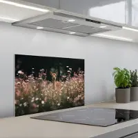 KitchenYeah Spatscherm 60x40 cm - Zelfklevende achterwand Hert - Wilde bloemen - Bos - Keuken muurbeschermer - Spatwand fornuis