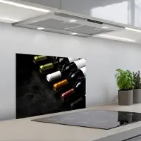 KitchenYeah Spatscherm 60x45 cm - Zelfklevende achterwand Wijn - Flessen - Variatie - Smaken - Keuken muurbeschermer - Spatwand fornuis