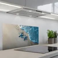 KitchenYeah Spatscherm 90x45 cm - Zelfklevende achterwand Zeesterren - Zand - Zee - Blauw - Keuken muurbeschermer - Spatwand fornuis