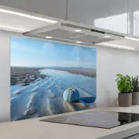 KitchenYeah Spatscherm 90x70 cm - Zelfklevende achterwand Strand - Schild - Water - Blauw - Keuken muurbeschermer - Spatwand fornuis