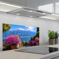 KitchenYeah Spatscherm 90x45 cm - Zelfklevende achterwand Lake Como - Italië - Landschap - Keuken muurbeschermer - Spatwand fornuis