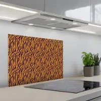 KitchenYeah Spatscherm 70x50 cm - Zelfklevende achterwand Dier - Oranje - Tijger - Keuken muurbeschermer - Spatwand fornuis