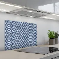 KitchenYeah Spatscherm 70x50 cm - Zelfklevende achterwand Bladeren - Wit - Blauw - Patroon - Keuken muurbeschermer - Spatwand fornuis