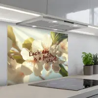 KitchenYeah Spatscherm 80x60 cm - Zelfklevende achterwand Bloesems - Zonlicht - Quote - Wit - Keuken muurbeschermer - Spatwand fornuis