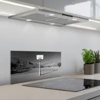 KitchenYeah Spatscherm 70x30 cm - Zelfklevende achterwand Basketbalpaal - Landschap - Zand - Wit - Keuken muurbeschermer - Spatwand fornuis